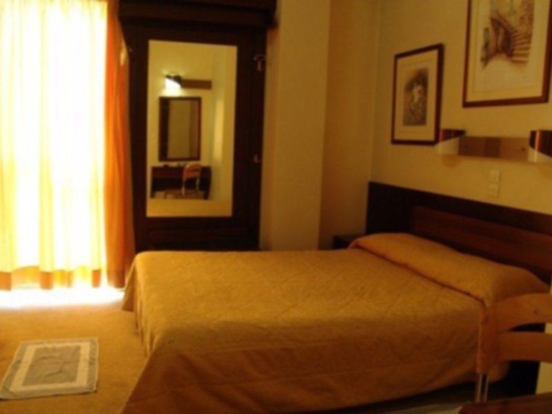 Claridge Hotel