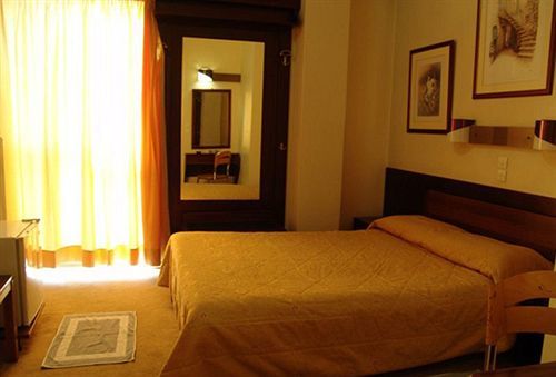 Hotel Claridge 2*